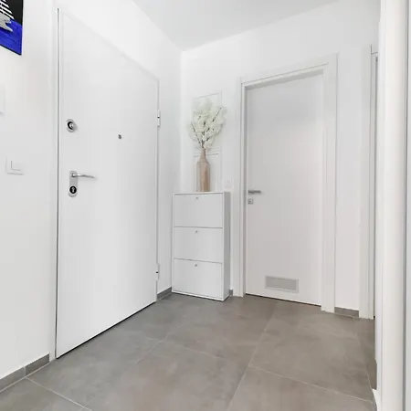 Apartment T&m *